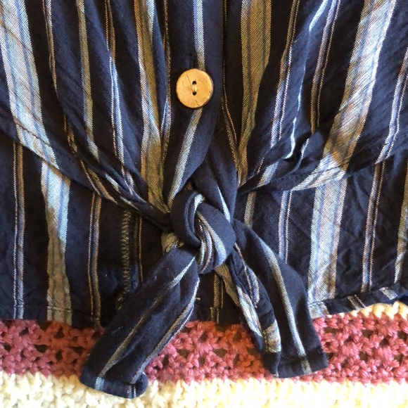 Universal Threads Blue Striped Button Down and Front Tie Top - XL - Picture 4 of 5